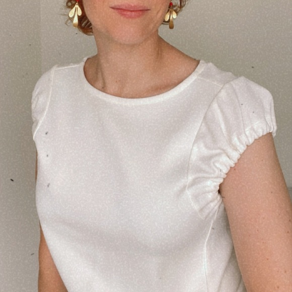 Modern, structured white top with ruched, cap short sleeves & waist pleats. - Picture 5 of 8